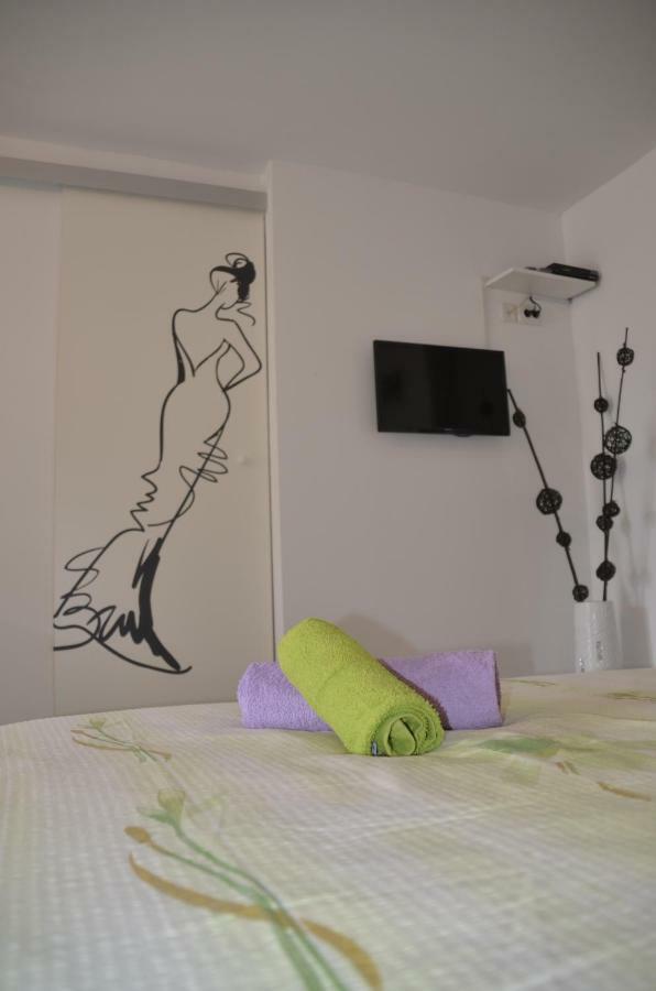 Apartments Lilly - Studio Rijeka Exteriör bild