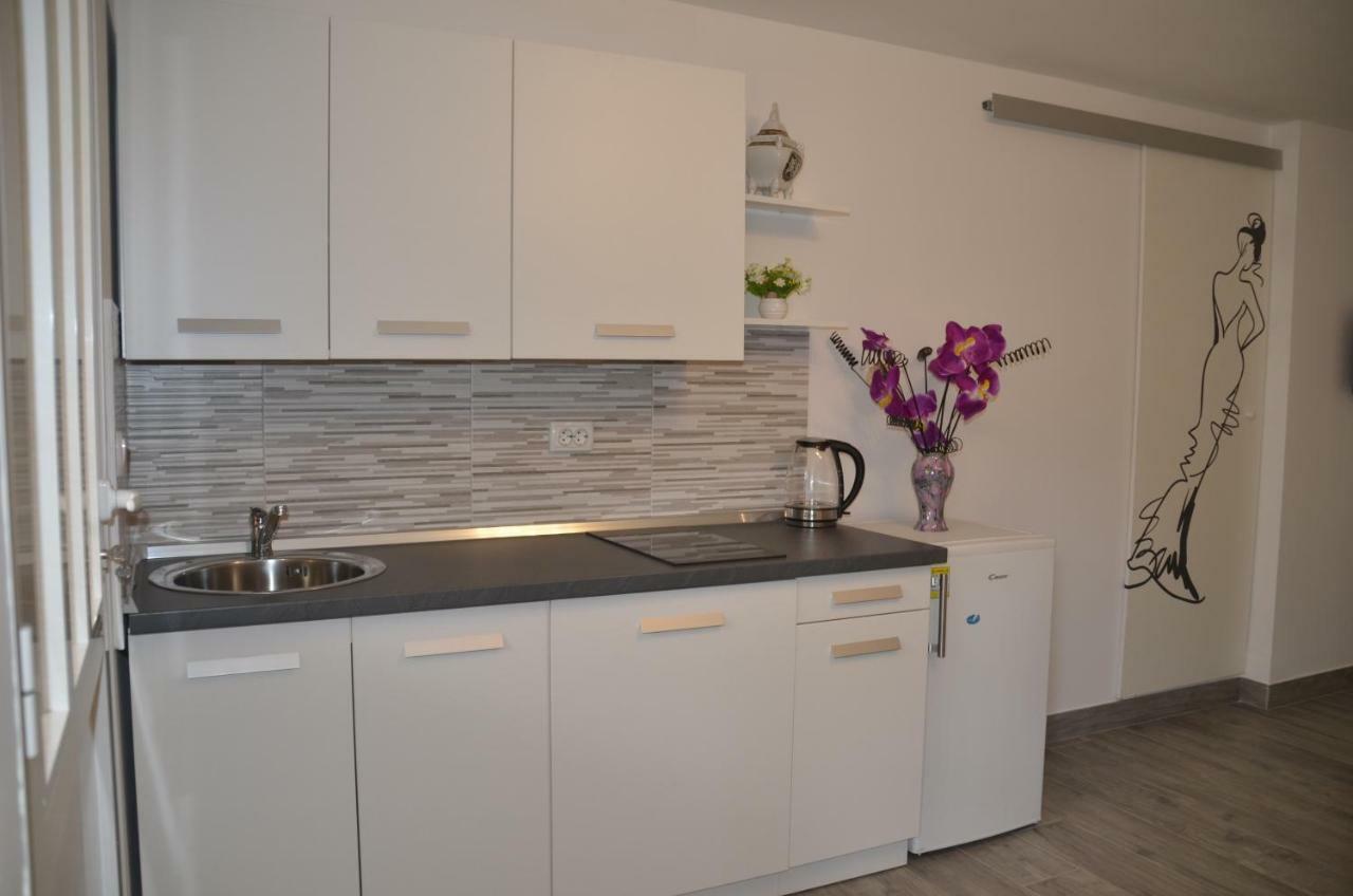 Apartments Lilly - Studio Rijeka Exteriör bild